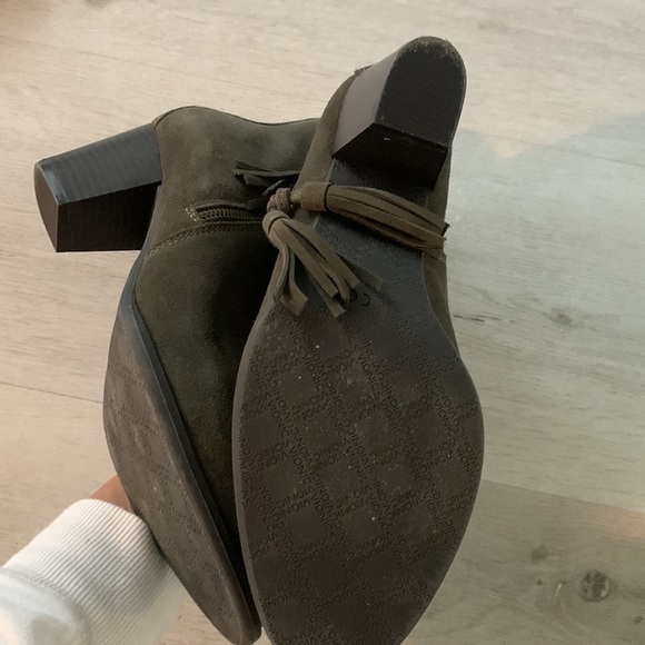 Vionic Madeline Exclusive Olive green size 8.5 Wide  tassels chunky Heels Zipper - Picture 7 of 12